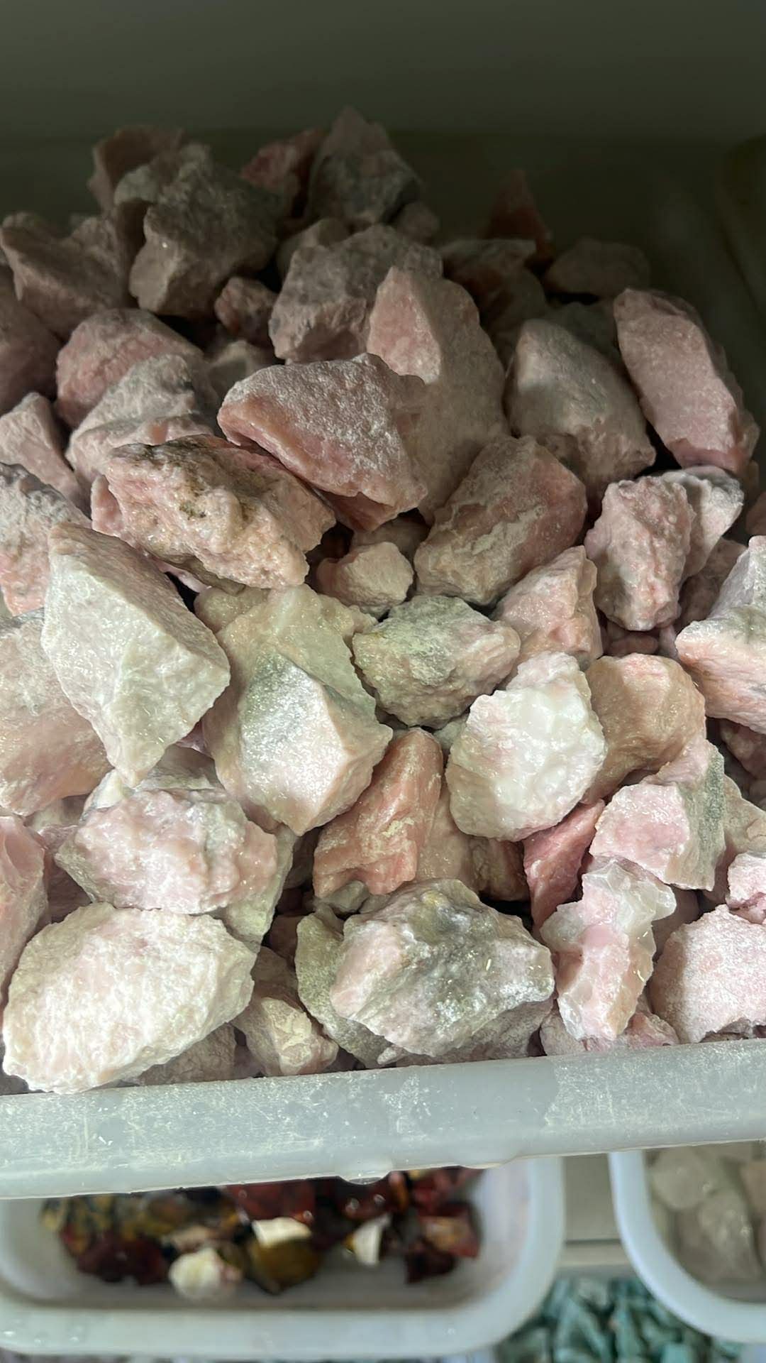 1kg of Rough Pink Opal for Tumbling.