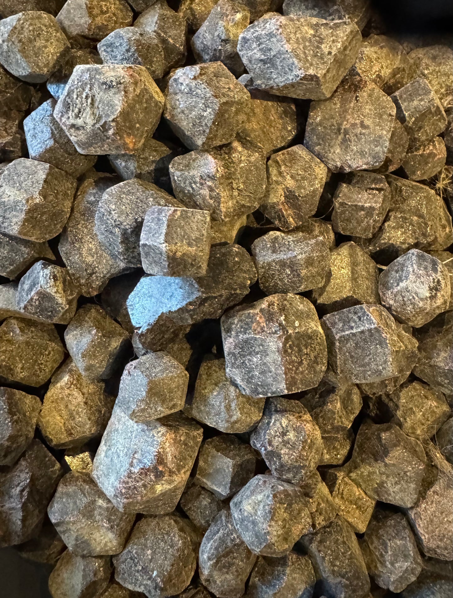 1kg Rough Almandine Garnets– Natural  dodecahedral Mineral
