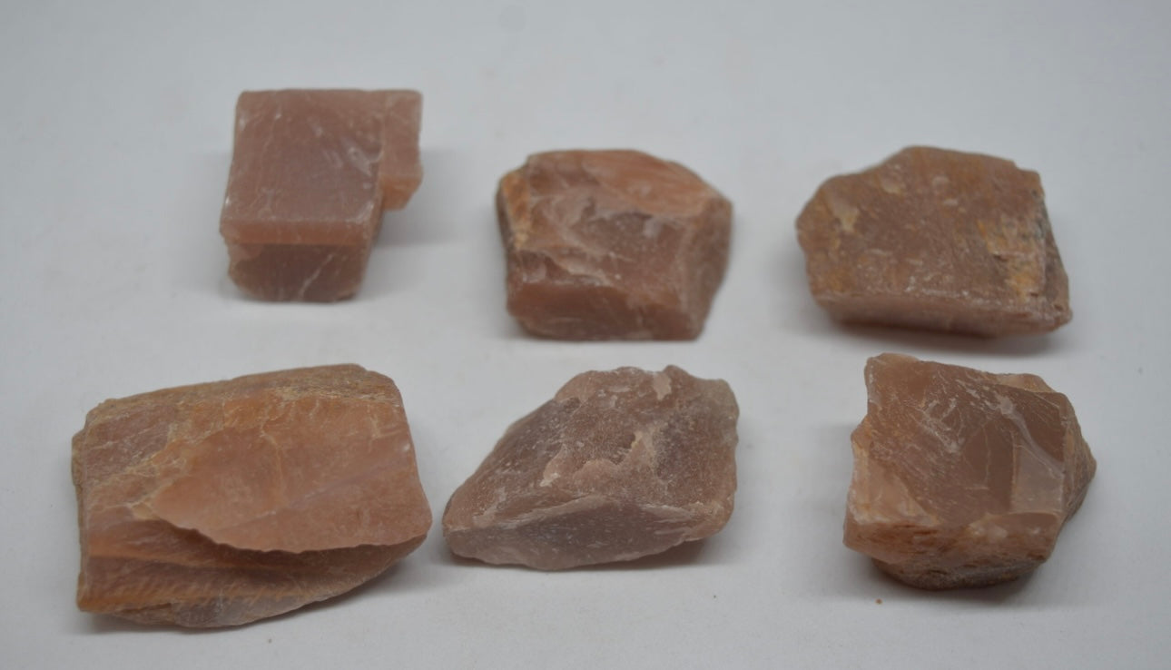 1 KG Peach Moonstone – Rough 3-5 cm Pieces