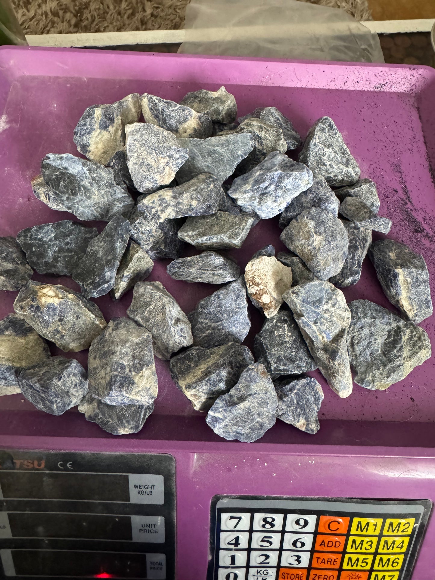 1kg Rough UV‑Reactive Sodalite – Ideal for Tumbling & Crafting