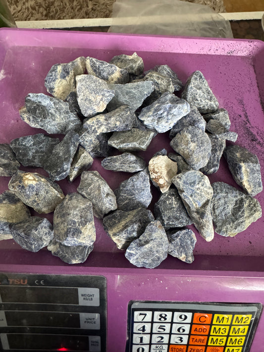 1kg Rough UV‑Reactive Sodalite – Ideal for Tumbling & Crafting