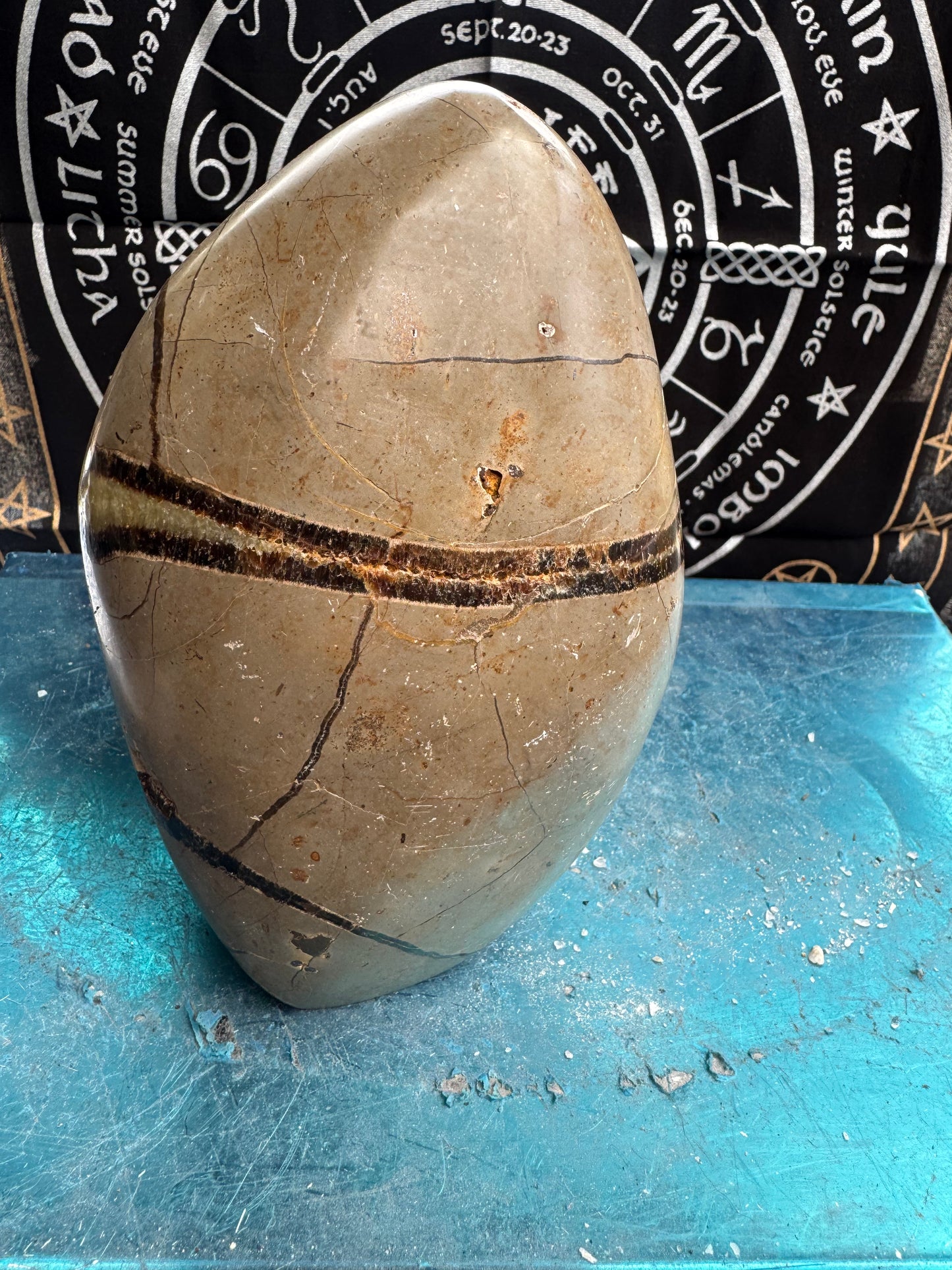 Septarian cut base egg 2.7 kilos  approx 7 inch tall