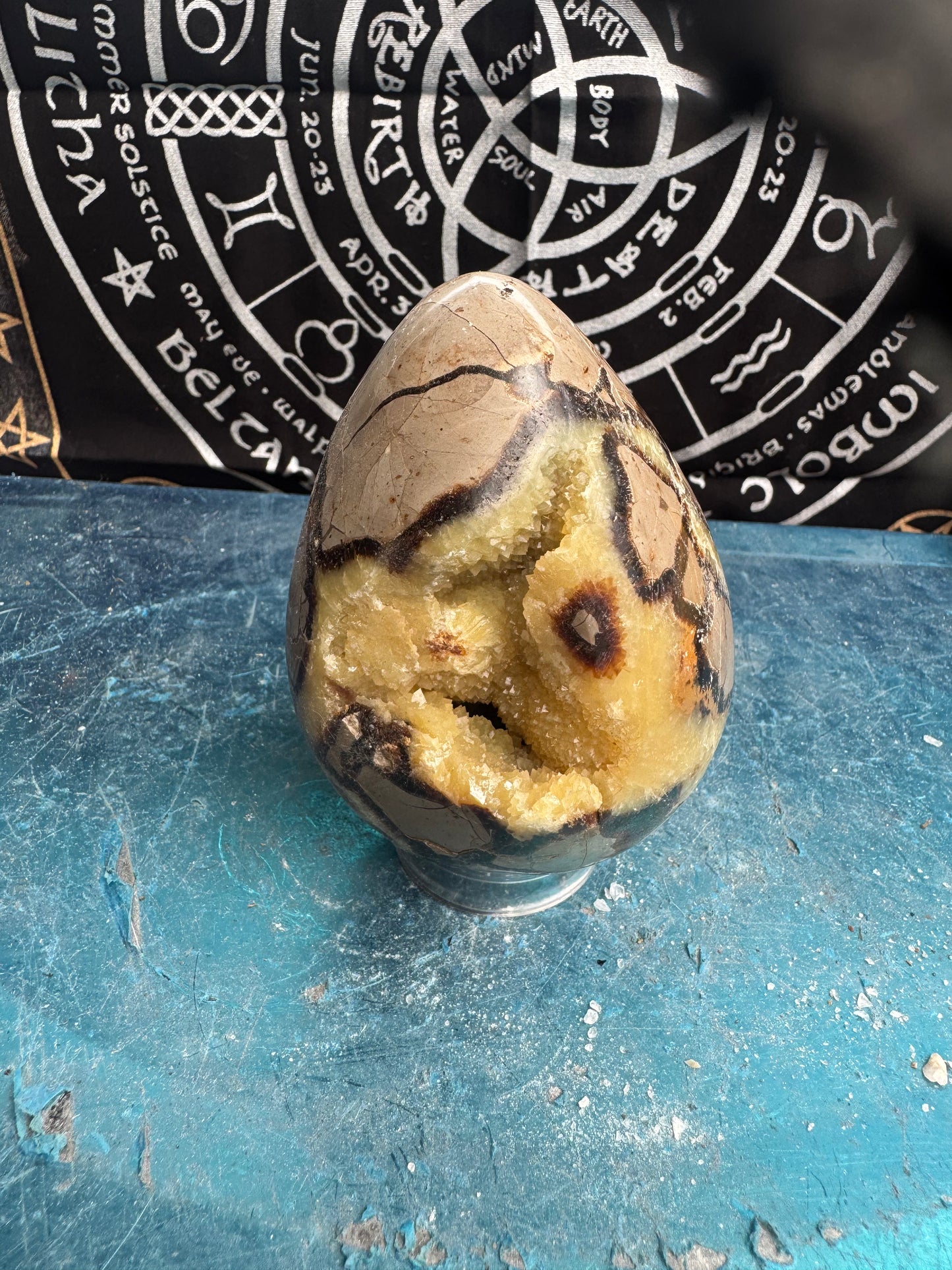 Septarian egg 605 grams please see photos for size DRZ2#2