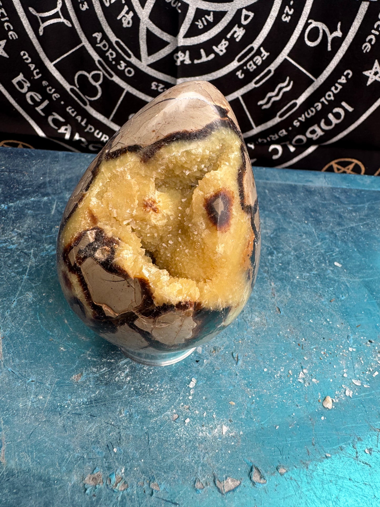 Septarian egg 605 grams please see photos for size DRZ2#2