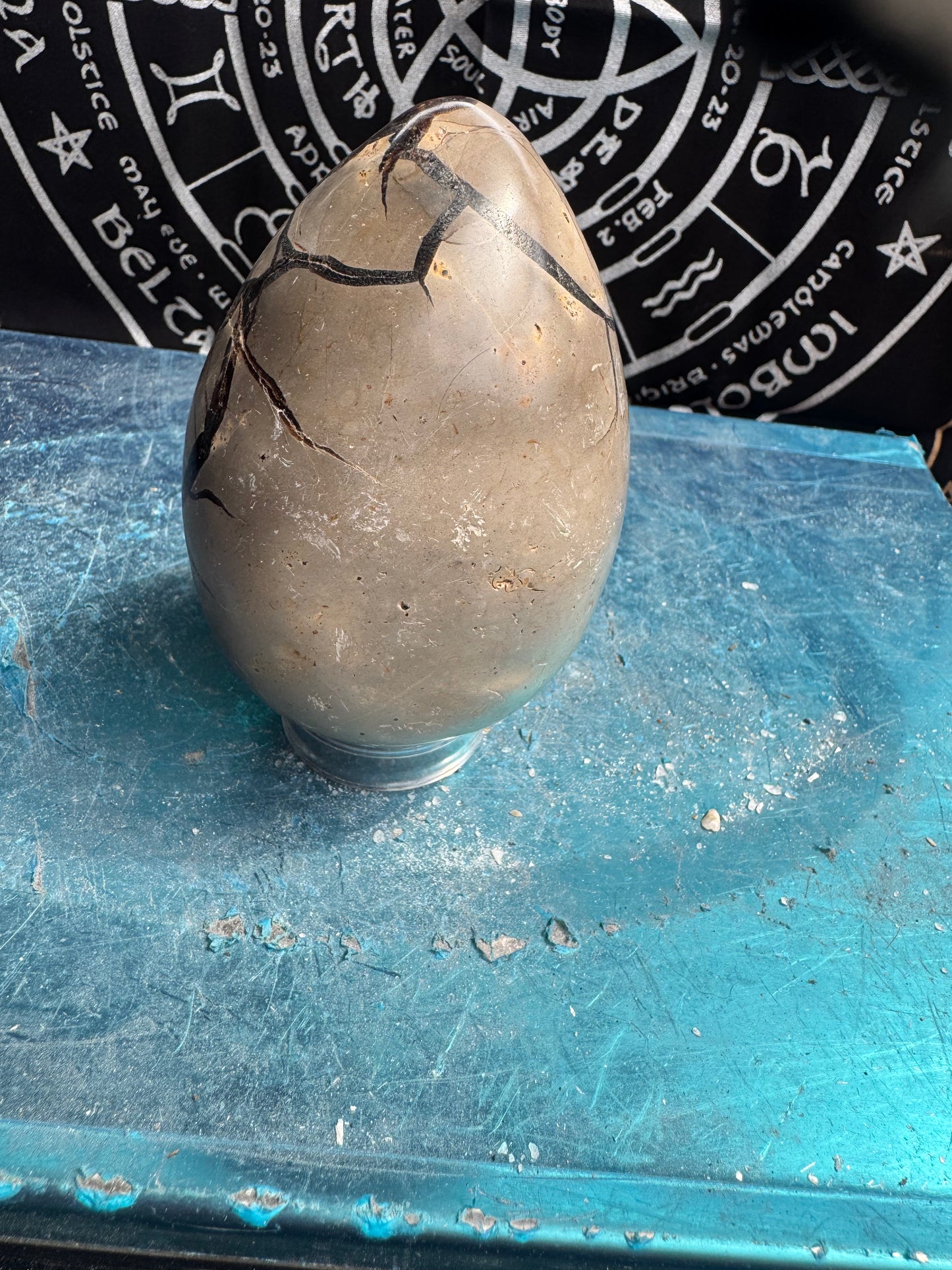 Septarian egg 680 grams please see photos for size DRZ2#4