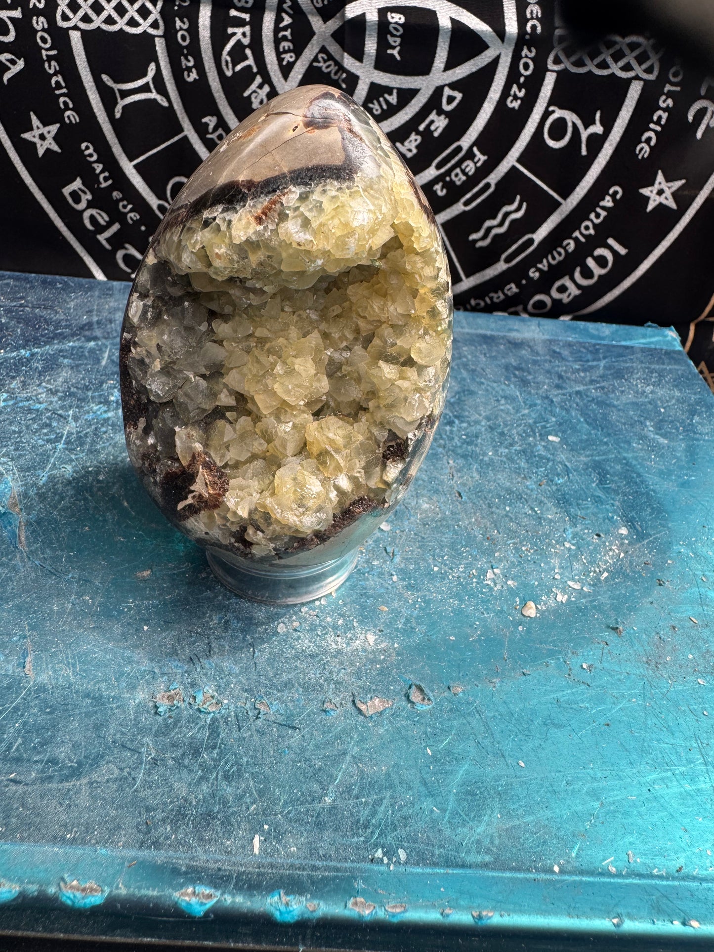 Septarian egg 680 grams please see photos for size DRZ2#4