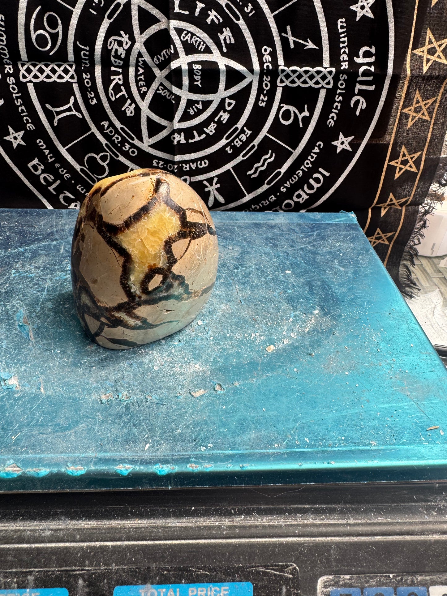 Septarian cut base egg 815 grams approx please see photos for size DRZ2#5