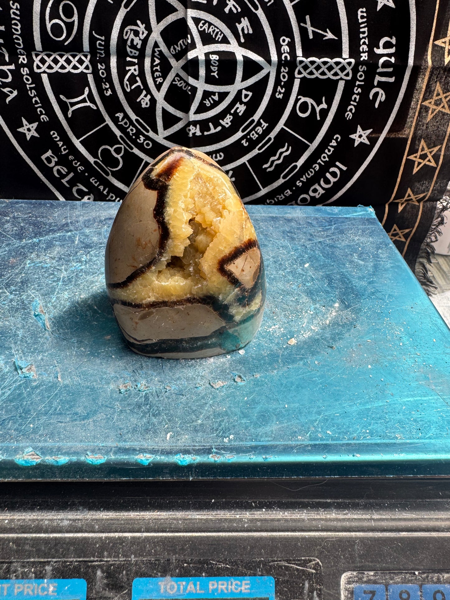 Septarian cut base egg 815 grams approx please see photos for size DRZ2#5