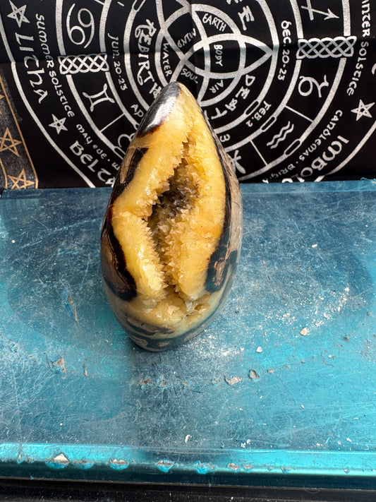 Septarian egg 1.23 kilos please see photos for size DRZ2 # 8