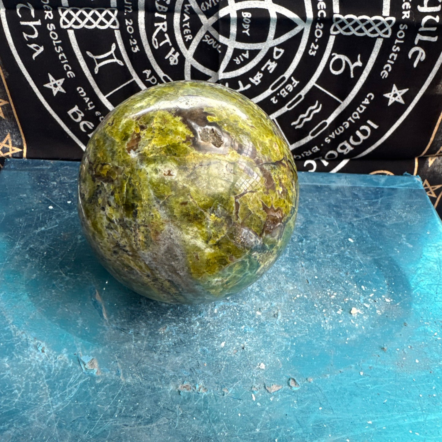 Green Opal Sphere From Madagascar 1.62 Kilos 11cm
Approx DRZ4#1