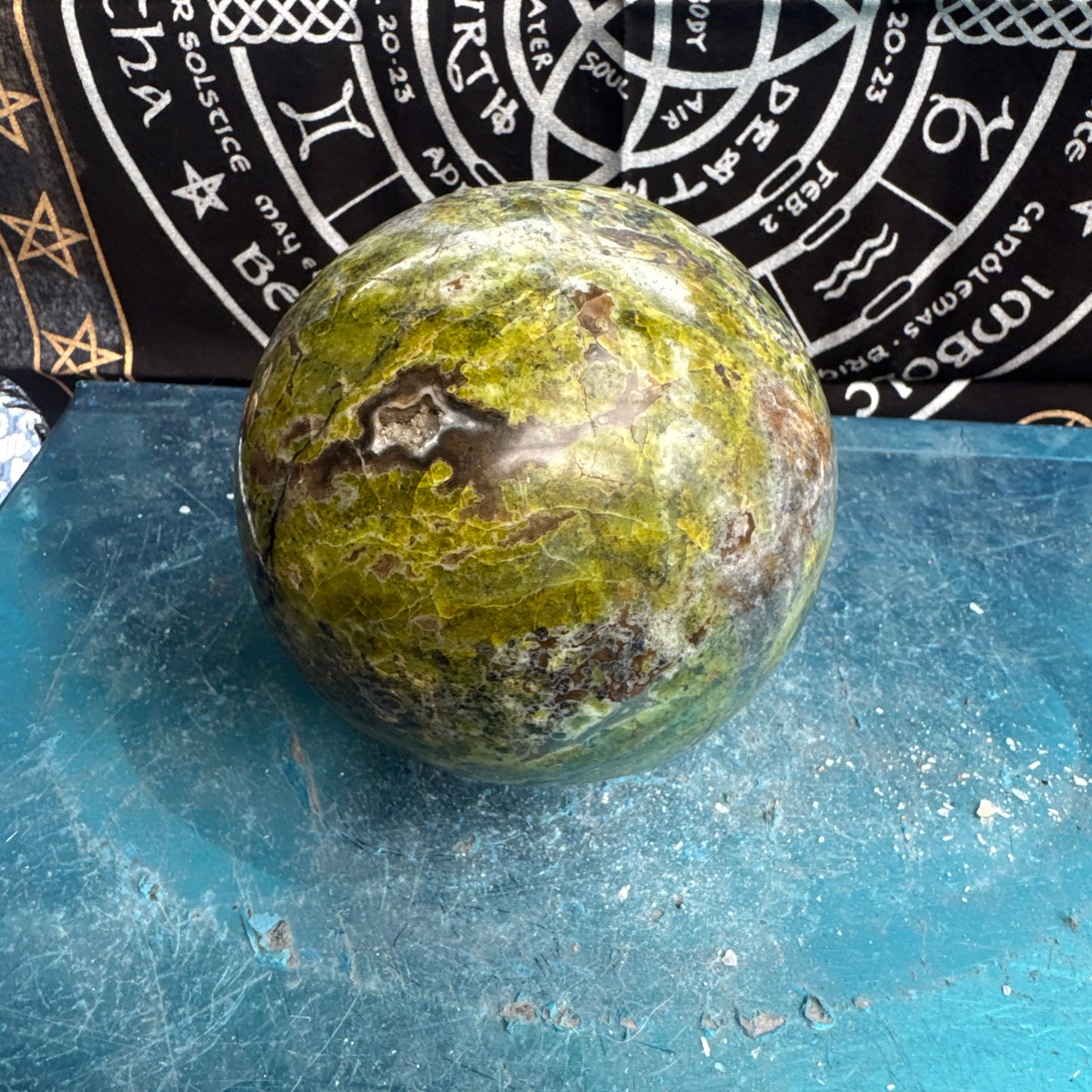Green Opal Sphere From Madagascar 1.62 Kilos 11cm
Approx DRZ4#1