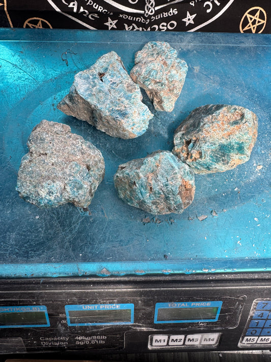 1kg Rough Apatite larger pieces 4-6 pieces per kilo