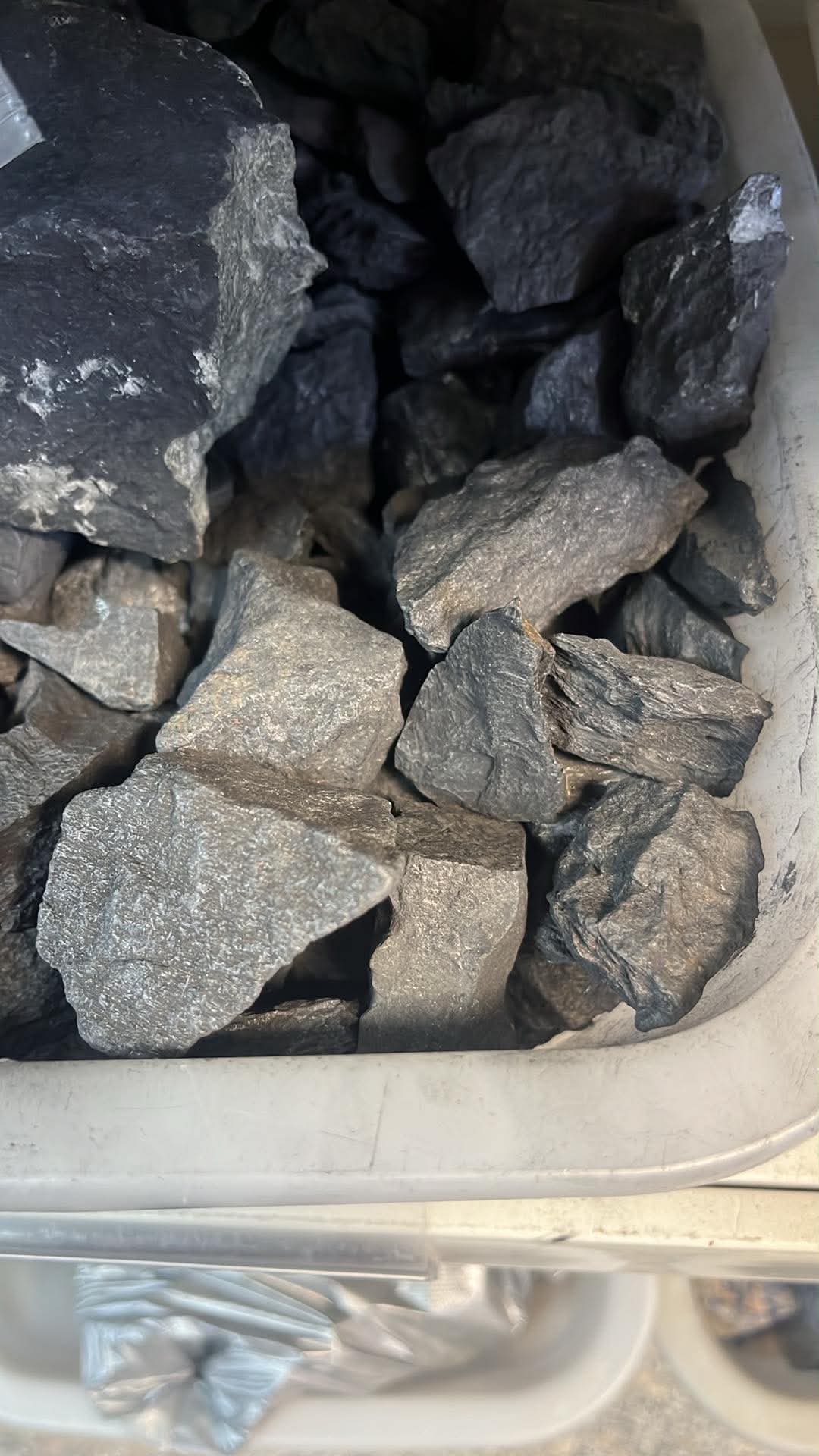 Shungite Rough (1kg, 20–40mm)